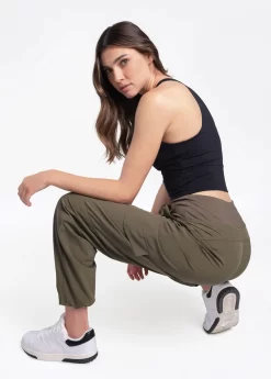 LOLE Forillon Pants - Ivy -Urban Fit Shop LSW4219 V774 6 1900x scaled