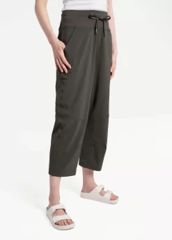 LOLE Momentum Crops - Olive -Urban Fit Shop LSW4292 BB03 3 1900x scaled