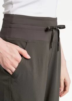 LOLE Momentum Crops - Olive -Urban Fit Shop LSW4292 BB03 5 1900x scaled