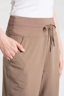 LOLE Momentum Crops - Fossil 10 LOLE Momentum Crops - Fossil -Urban Fit Shop LSW4292 C213 5 1900x scaled