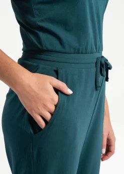 LOLE Effortless Cotton Jumpsuit - Emerald -Urban Fit Shop LSW4307 V776 6 1900x scaled