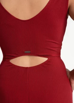 LOLE Traverse V-Neck Dress - Merlot -Urban Fit Shop LSW4308 R421 6 1900x scaled