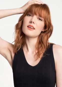 LOLE Asana V-Neck Tank Top - Black -Urban Fit Shop LSW4323 N415 7 1900x scaled