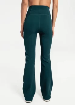 LOLE Organic Cotton Bootleg Pants - Emerald -Urban Fit Shop LSW4326 V776 4 1900x scaled