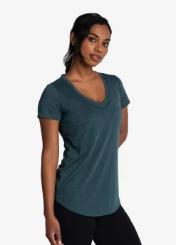 LOLE Everyday V-Neck Short Sleeve - Fjord Blue -Urban Fit Shop LSW4386 BB49 3 1900x scaled