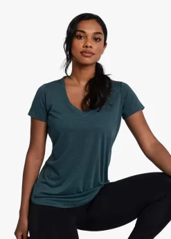 LOLE Everyday V-Neck Short Sleeve - Fjord Blue -Urban Fit Shop LSW4386 BB49 5 1900x scaled