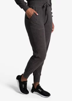 LOLE Om Tech Joggers - Magnet Heather -Urban Fit Shop LSW4403 G471 3 1900x scaled