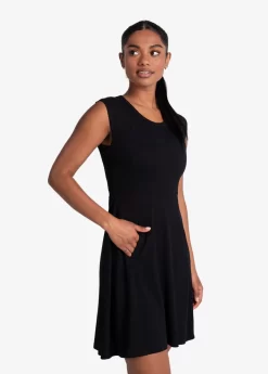 LOLE Traverse Short Sleeve Dress - Black -Urban Fit Shop LSW4414 N415 4 1900x scaled