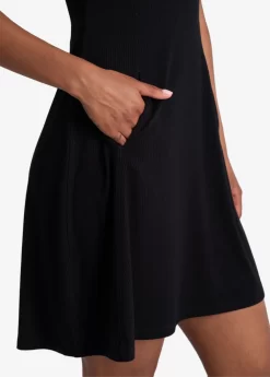LOLE Traverse Short Sleeve Dress - Black -Urban Fit Shop LSW4414 N415 6 1900x scaled
