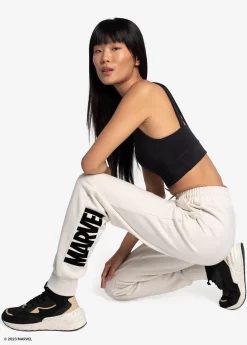 LOLE Easy Fleece Jogger - Marvel Cream Icone -Urban Fit Shop LSW4511 W443 8 1900x scaled