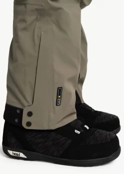 LOLE Powder Hwy Snow Pants - Desert Green -Urban Fit Shop LUM0088 V799 6 1900x scaled